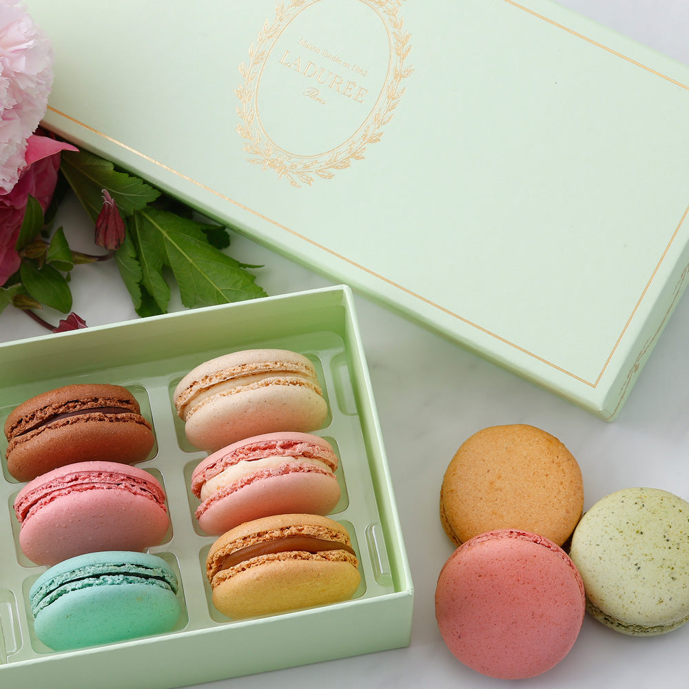 LADUREE（ラデュレ）コフレ・ アンタンポレル マカロン12個入り　eギフト