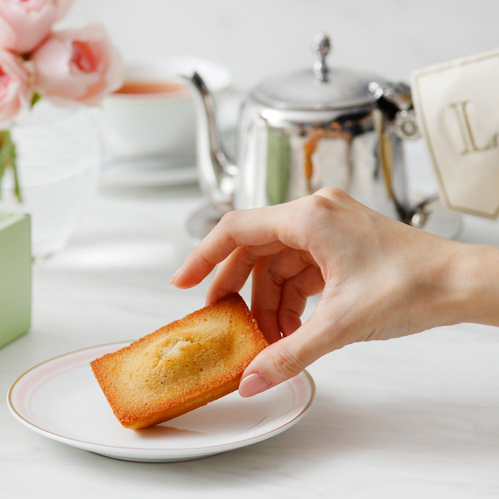 LADUREE（ラデュレ）コフレ・フィナンシェ 12個入り